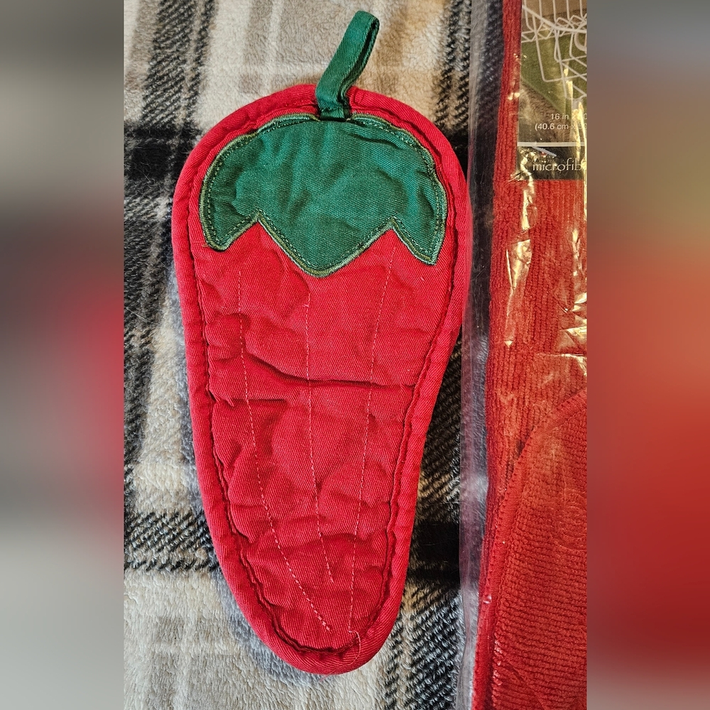 Chili Pepper Design Kitchen Bundle - Picture 2 of 6